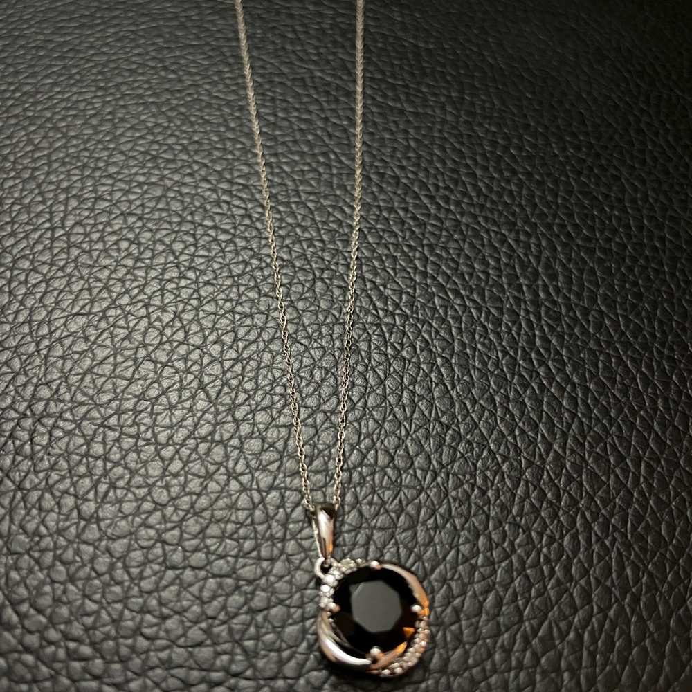 Onxy Necklace in White Gold